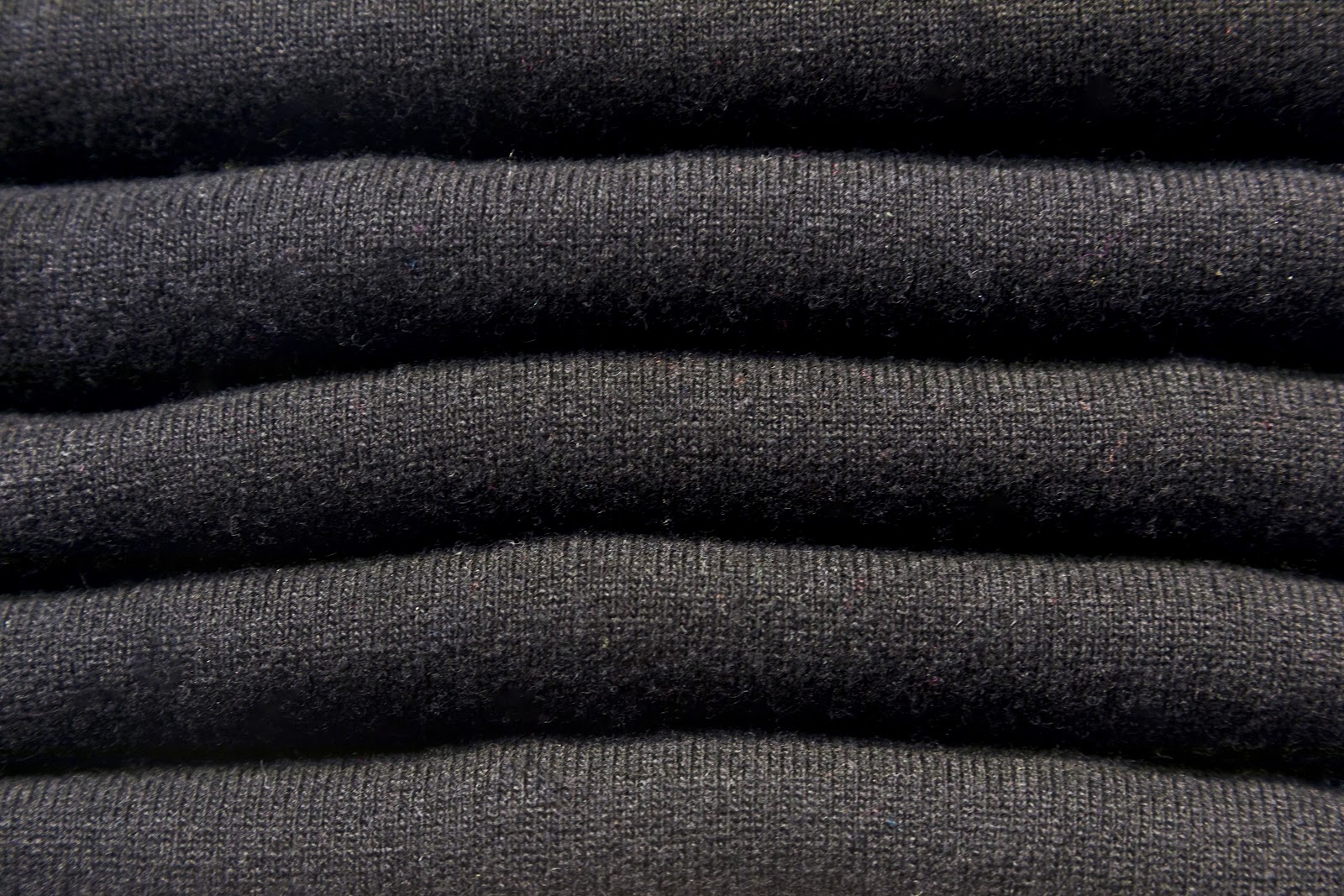 Poliéster Anti Pilling: Por que o Seu Guarda-Roupa Precisa Deste Material?