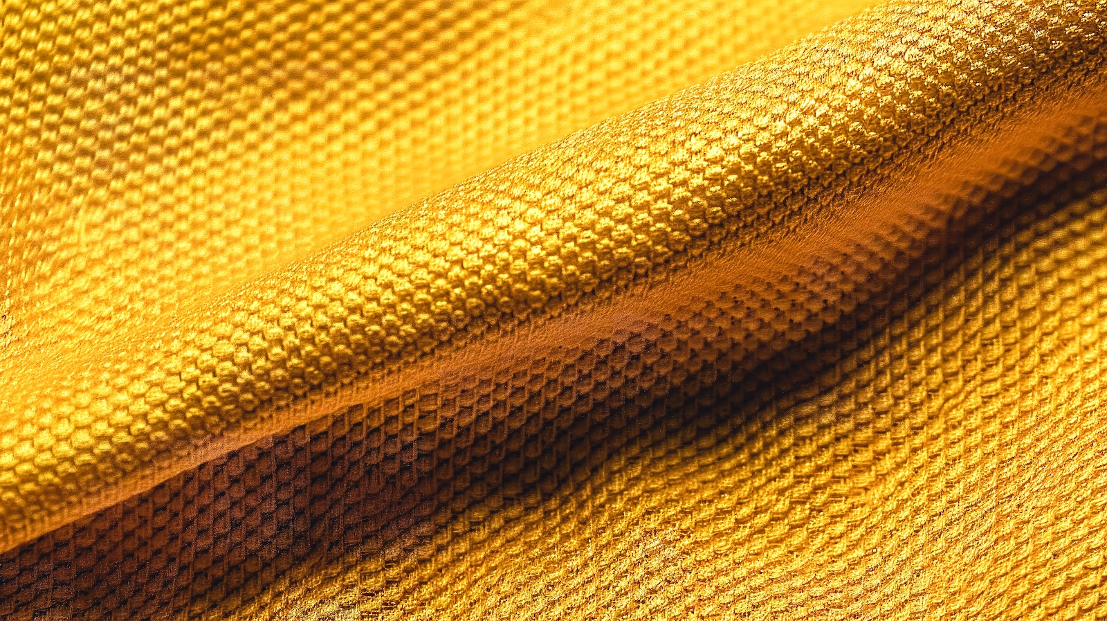 Poliéster anti-pilling: O que é e por que essa tecnologia é um divisor de águas para suas roupas?