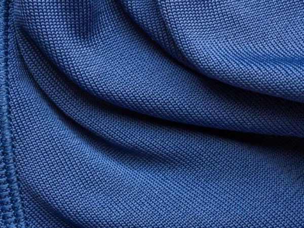 Malha PV anti-pilling: O que é essa tecnologia e como ela salva suas roupas das bolinhas?