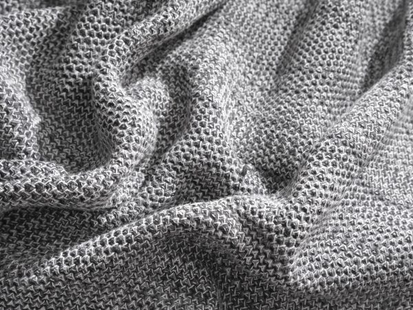 O que é melhor para a sua produção: malha cardada ou malha penteada?