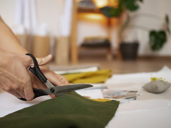 Como cortar malha anti-pilling corretamente: dicas para otimizar o aproveitamento